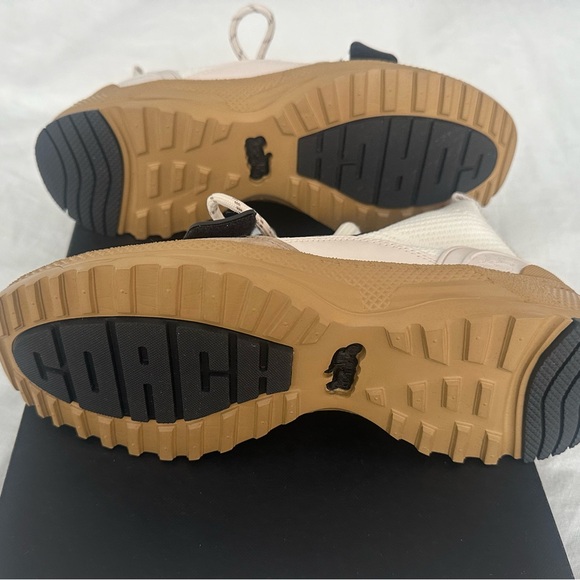 COACH- C243 One Strap Runner - Picture 4 of 9